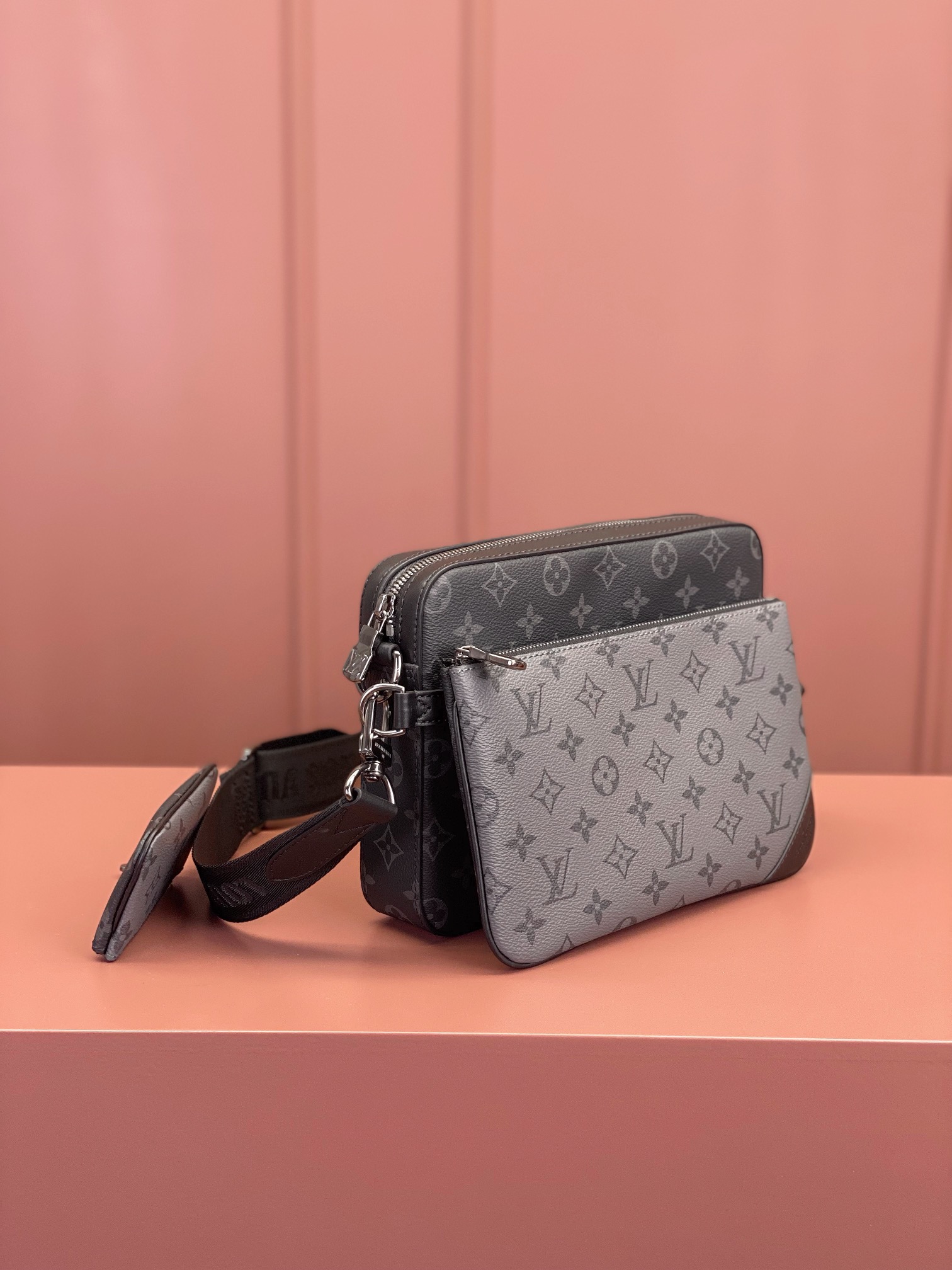 LV-M69443 Trio Messenger