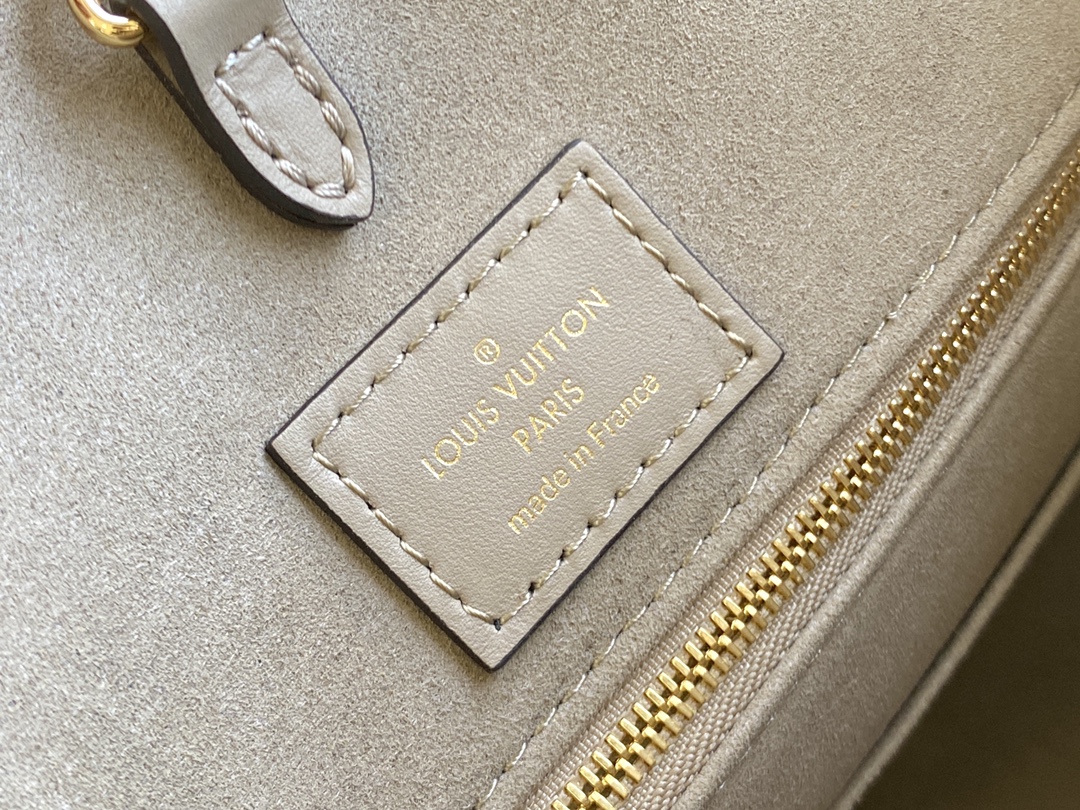 Louis Vuitton OnTheGo MM M45494 Dove Cream
