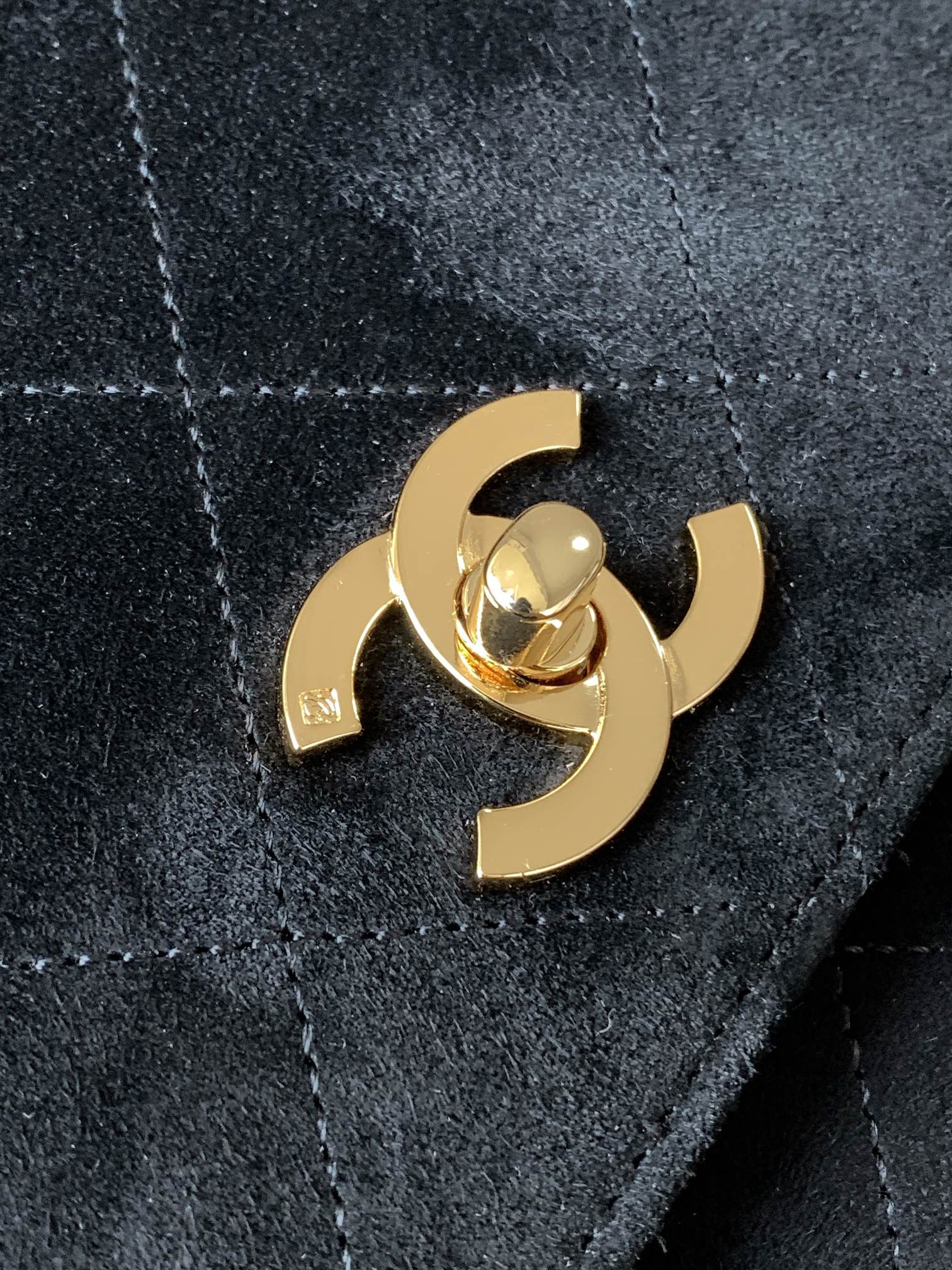 chanel 𝐕𝐢𝐧𝐭𝐚𝐠𝐞 suede custom cowhide