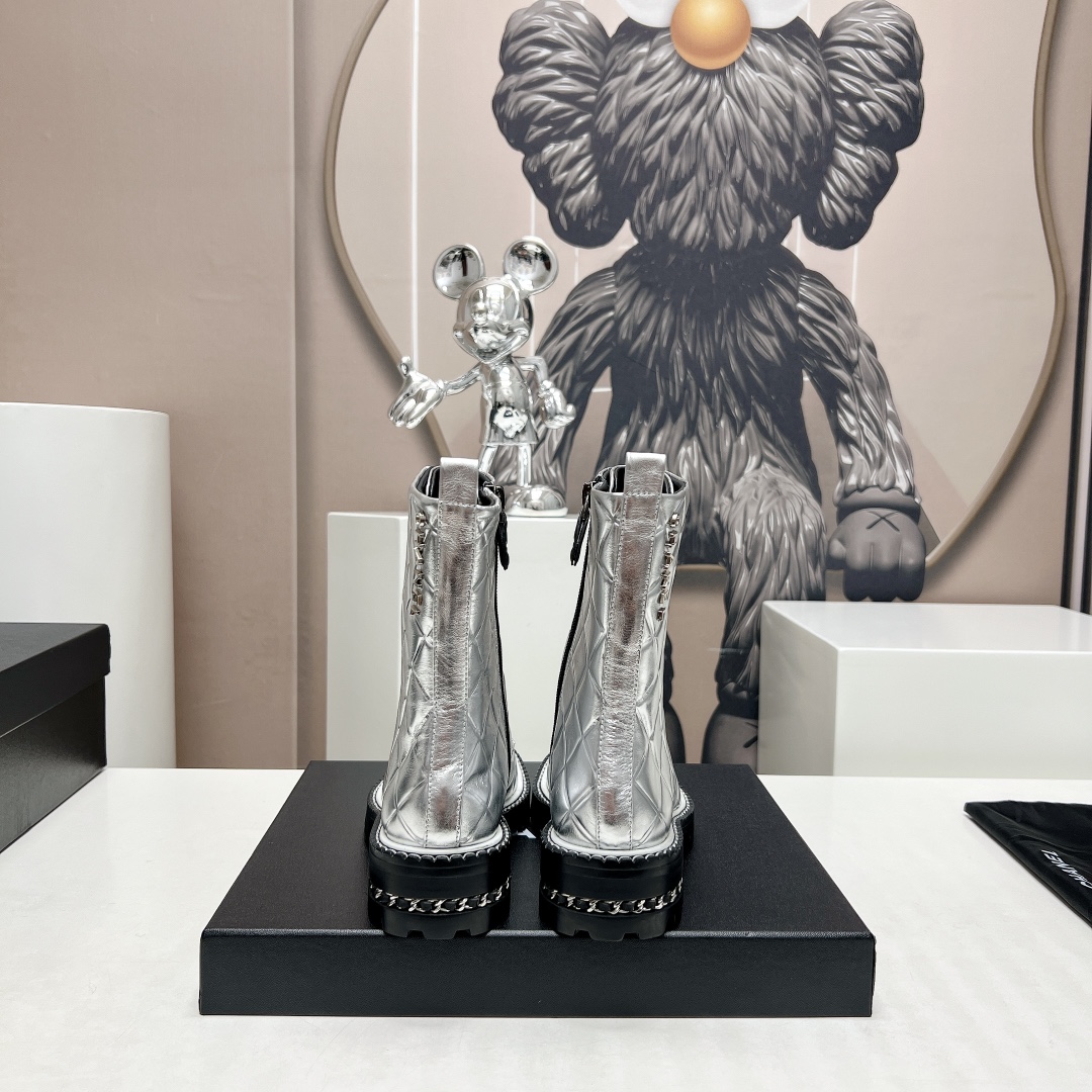 Round toe platform lace-up Doc Martens-white