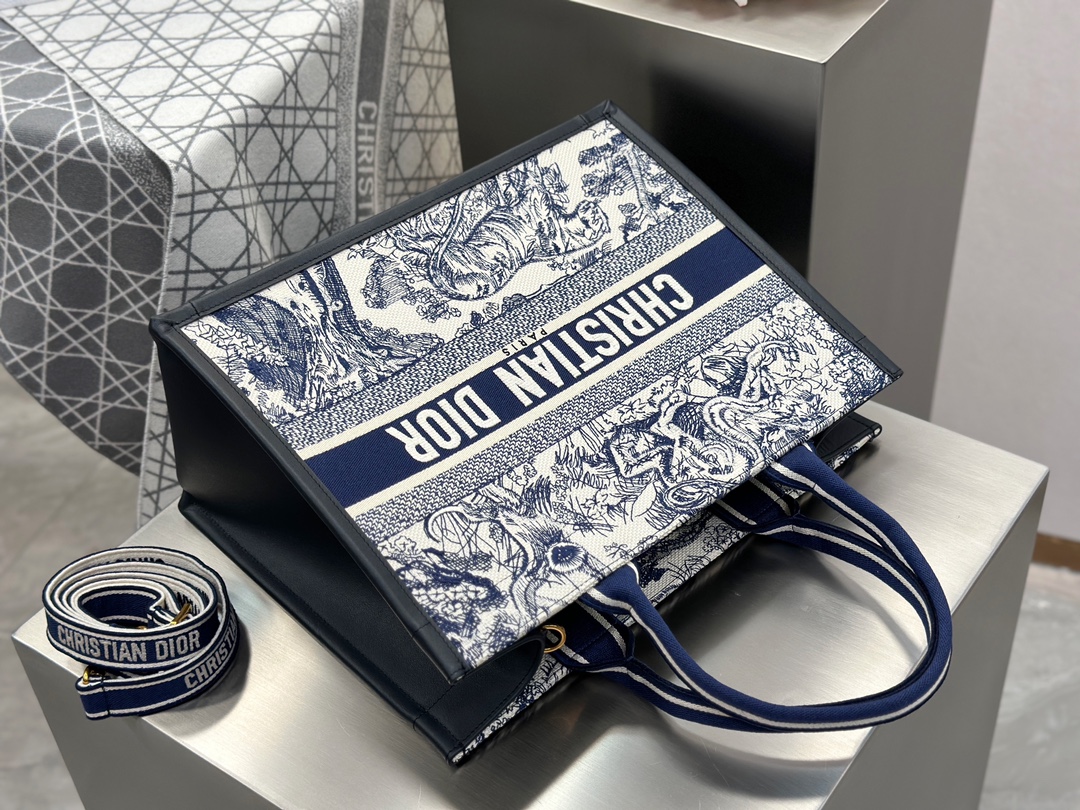 Blue and white tiger new bag