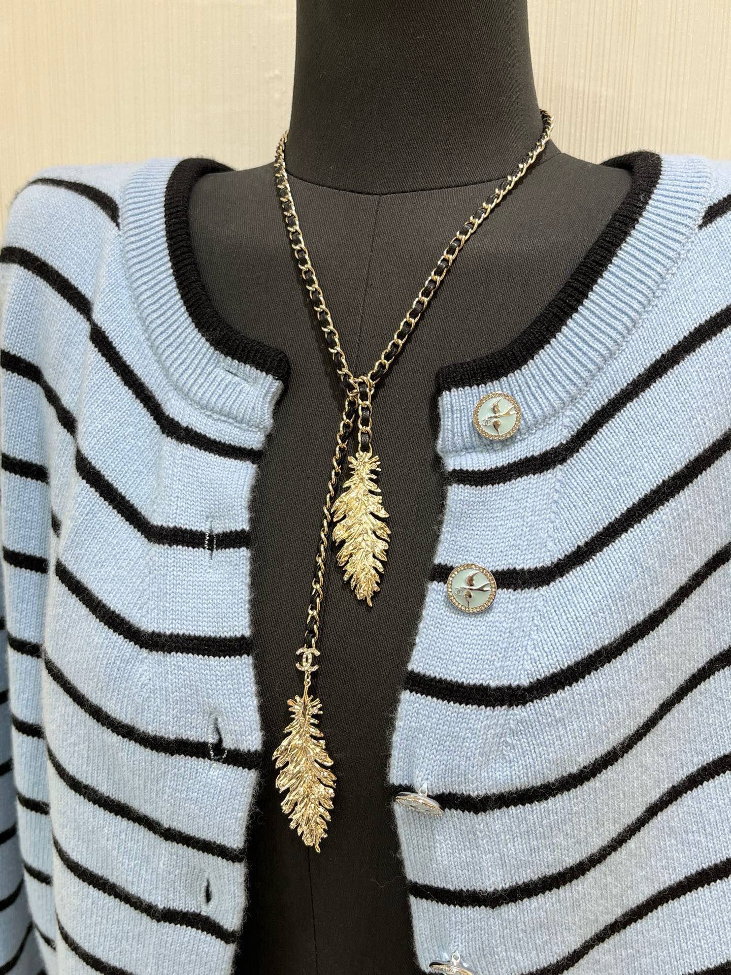 𝑪𝒉𝒂𝒏𝒆𝒍 25S New Gold-Tone Crystal Chain Tie Necklace