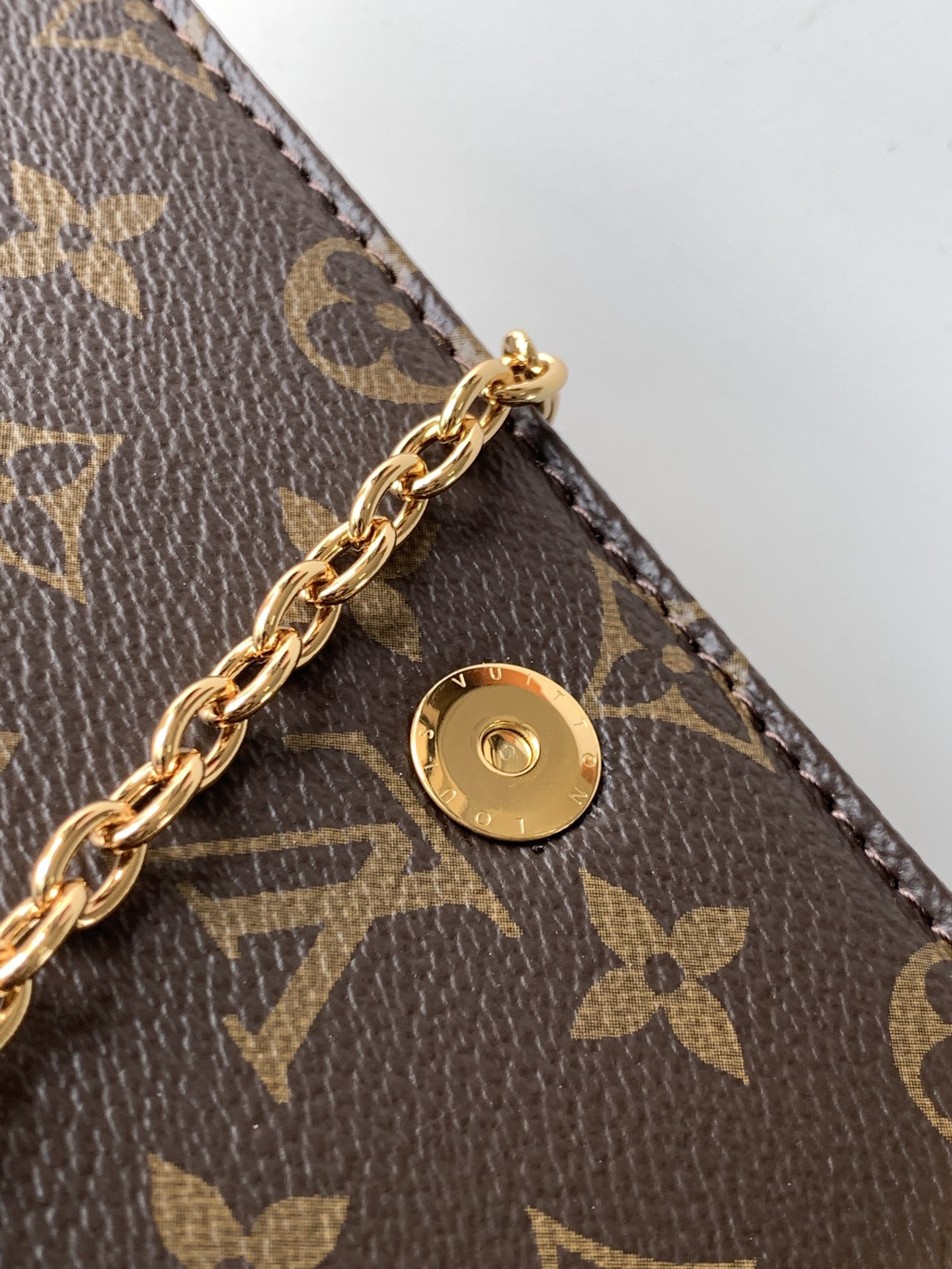 Louis Vuitton Wallet On Chain Lily M82509