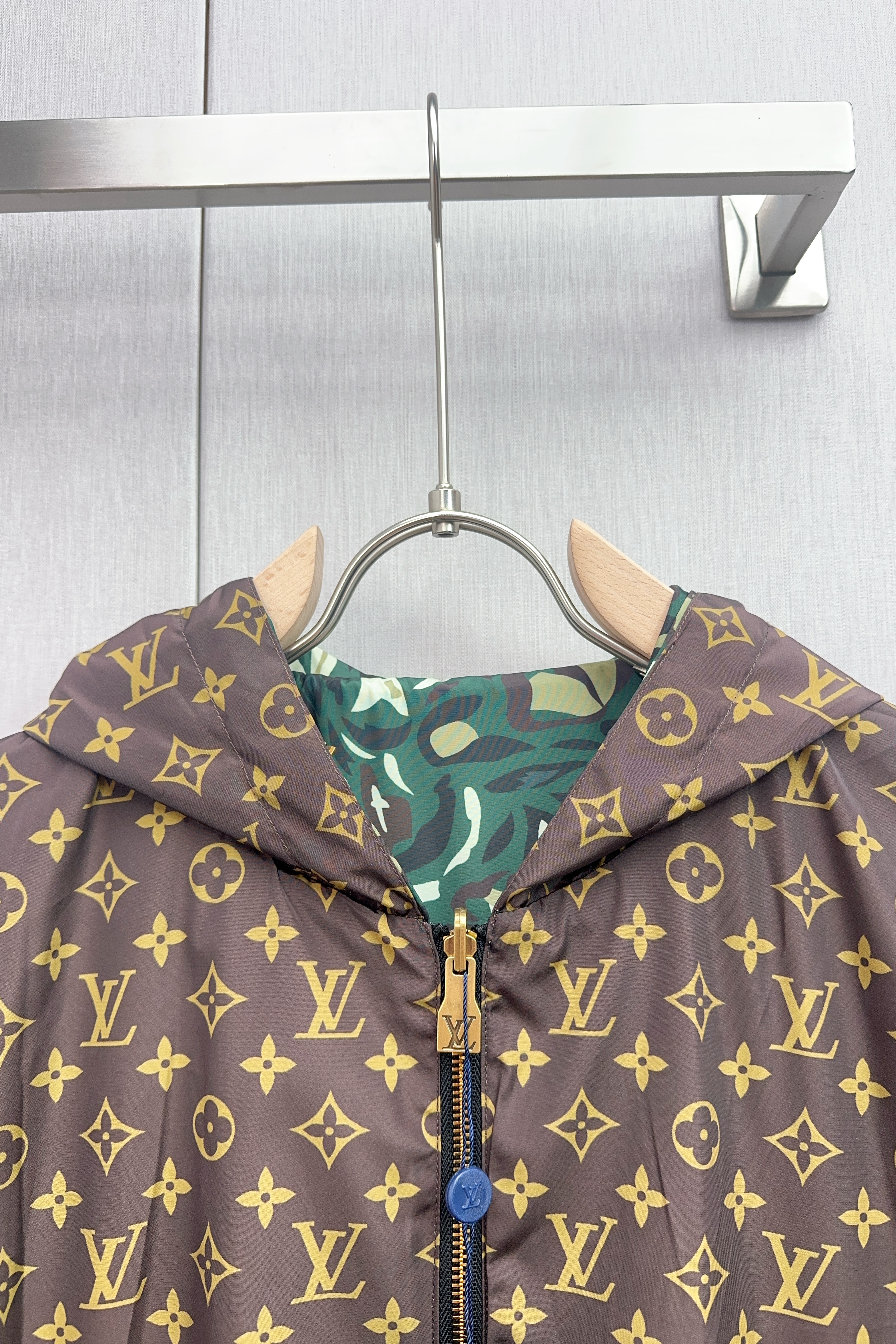 LV Jaqueta Windbreaker Reversível com Monogram