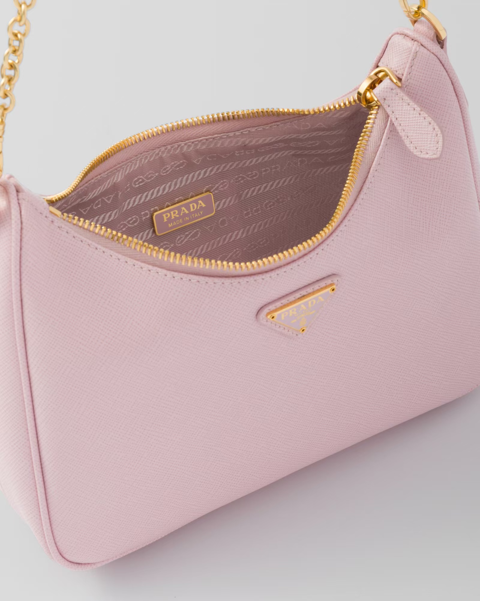 Prada Re-Edition 2005 Saffiano leather bag