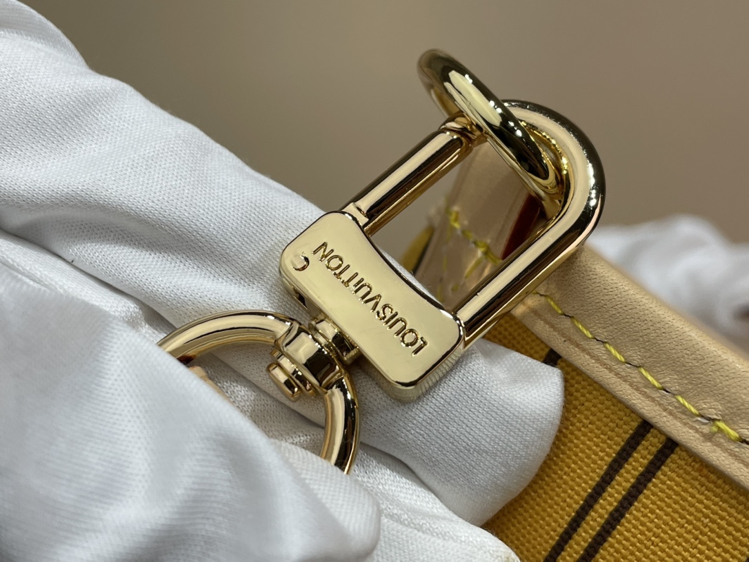 M11947 New Reversible Neverfull Bandoulière Inside Out MM