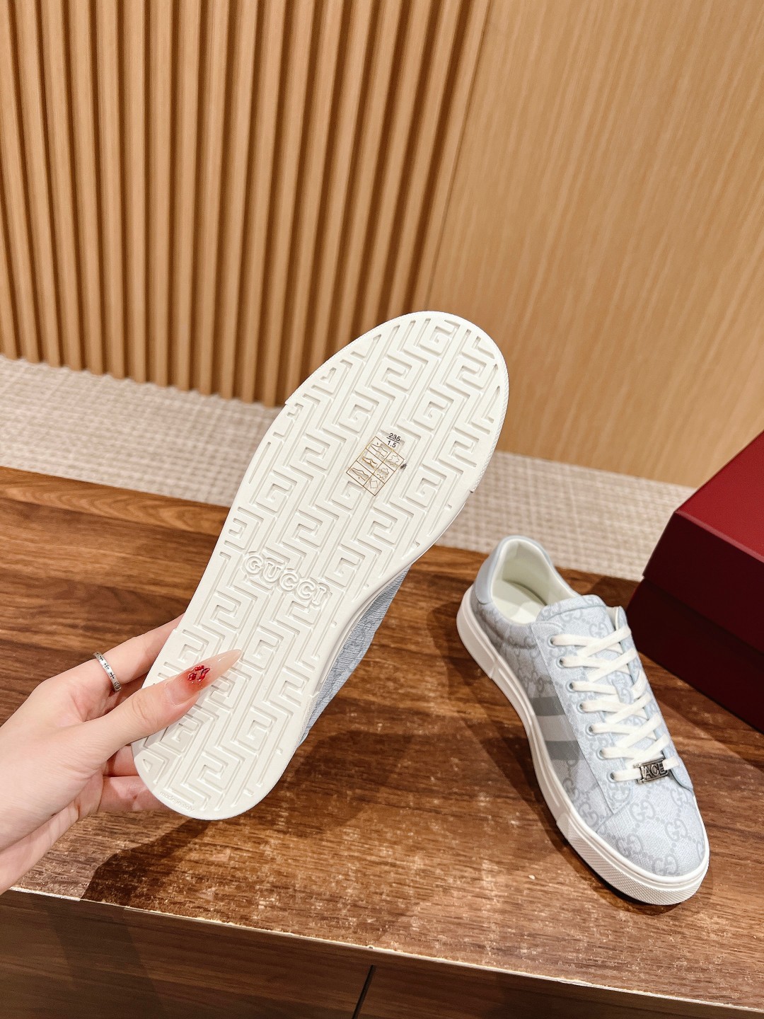 𝙂𝙪𝙘𝙘𝙞 𝘼𝙘𝙚# light gray