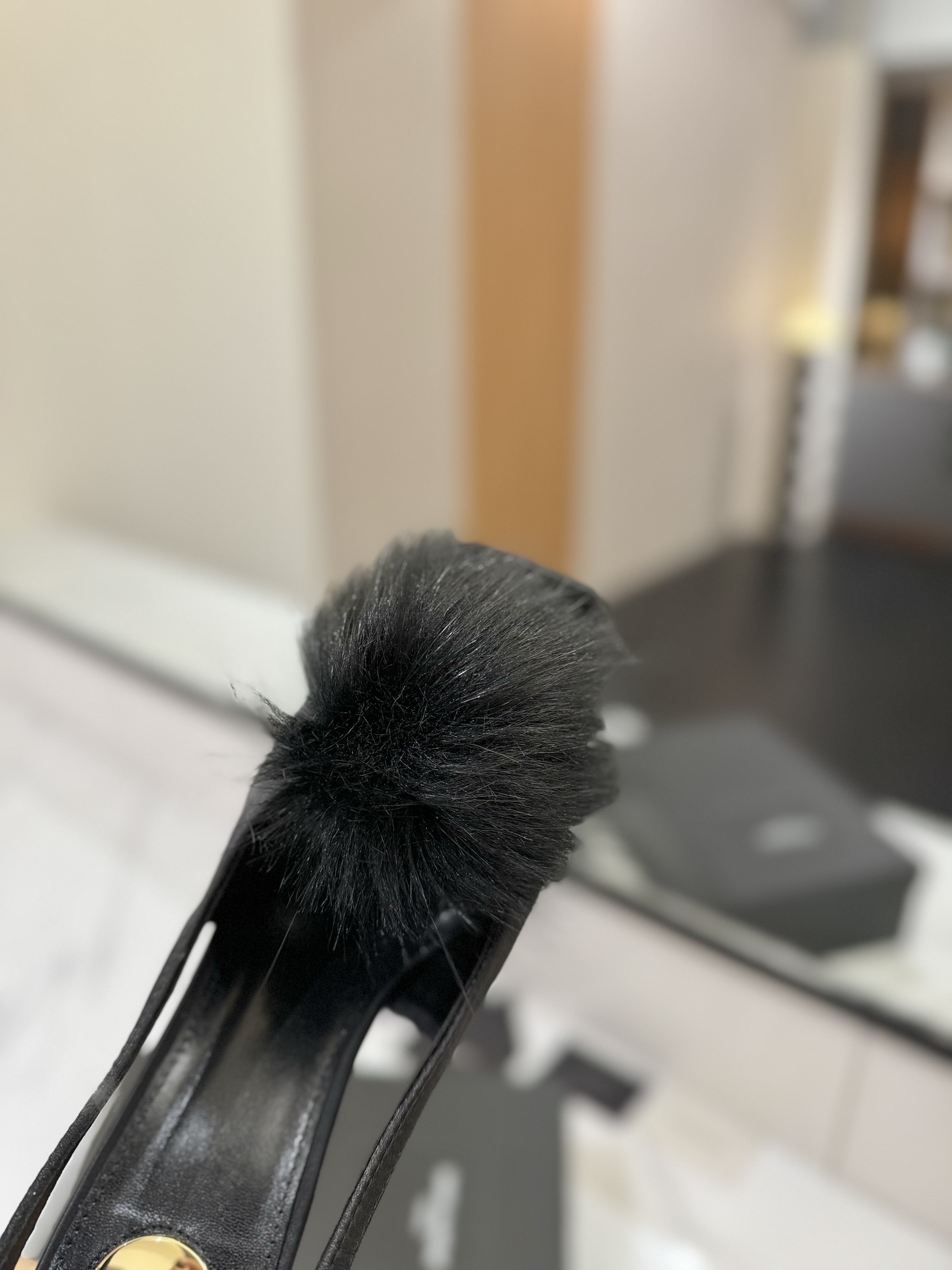 💰 Yves Saint Laurent Amber Series Mink Fur Sandals