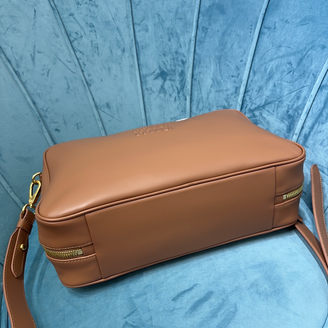 Miu Miu-Leather Beau bag- Cognac