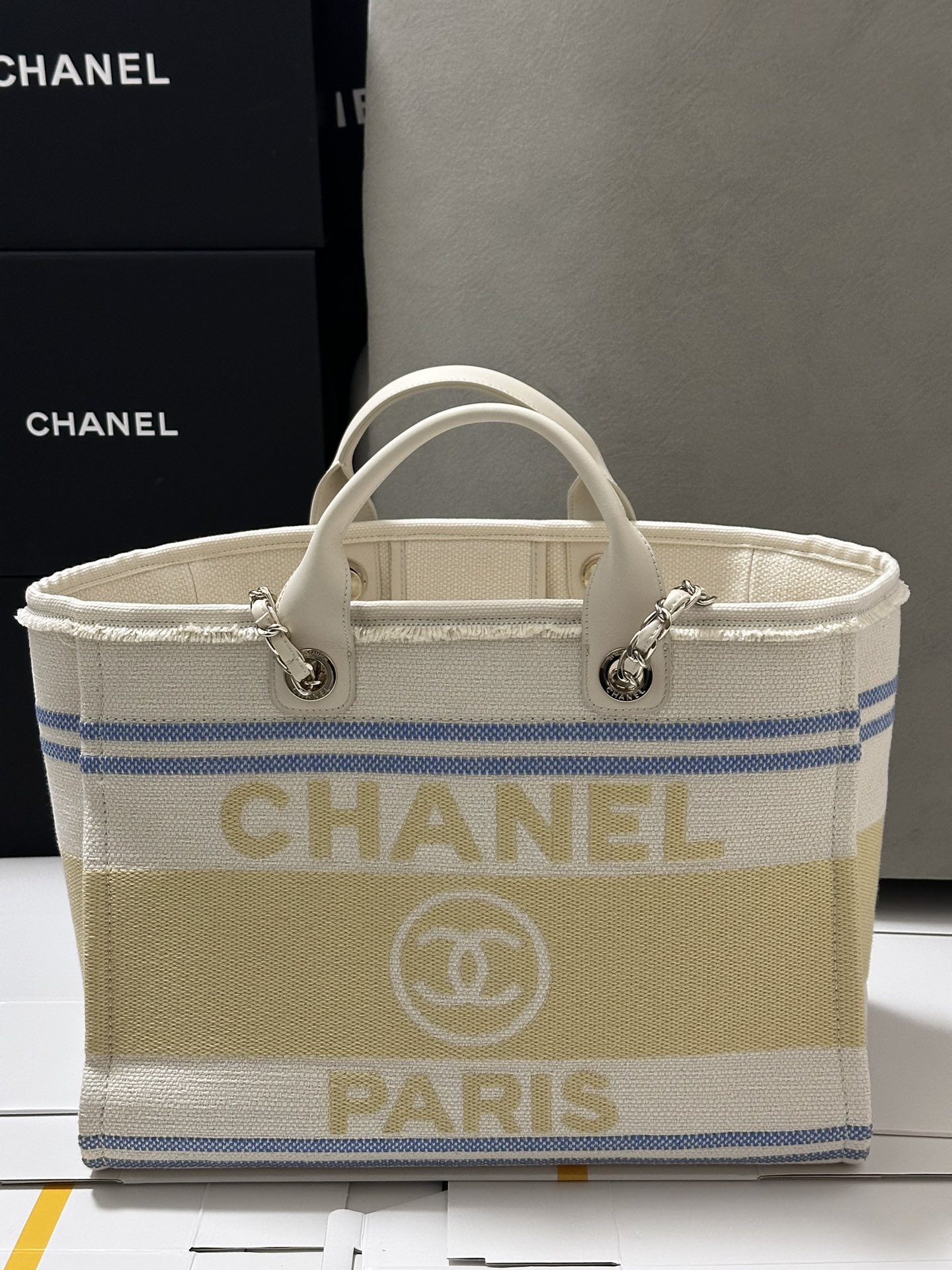 Chanel 25C Early Spring Beach Bag