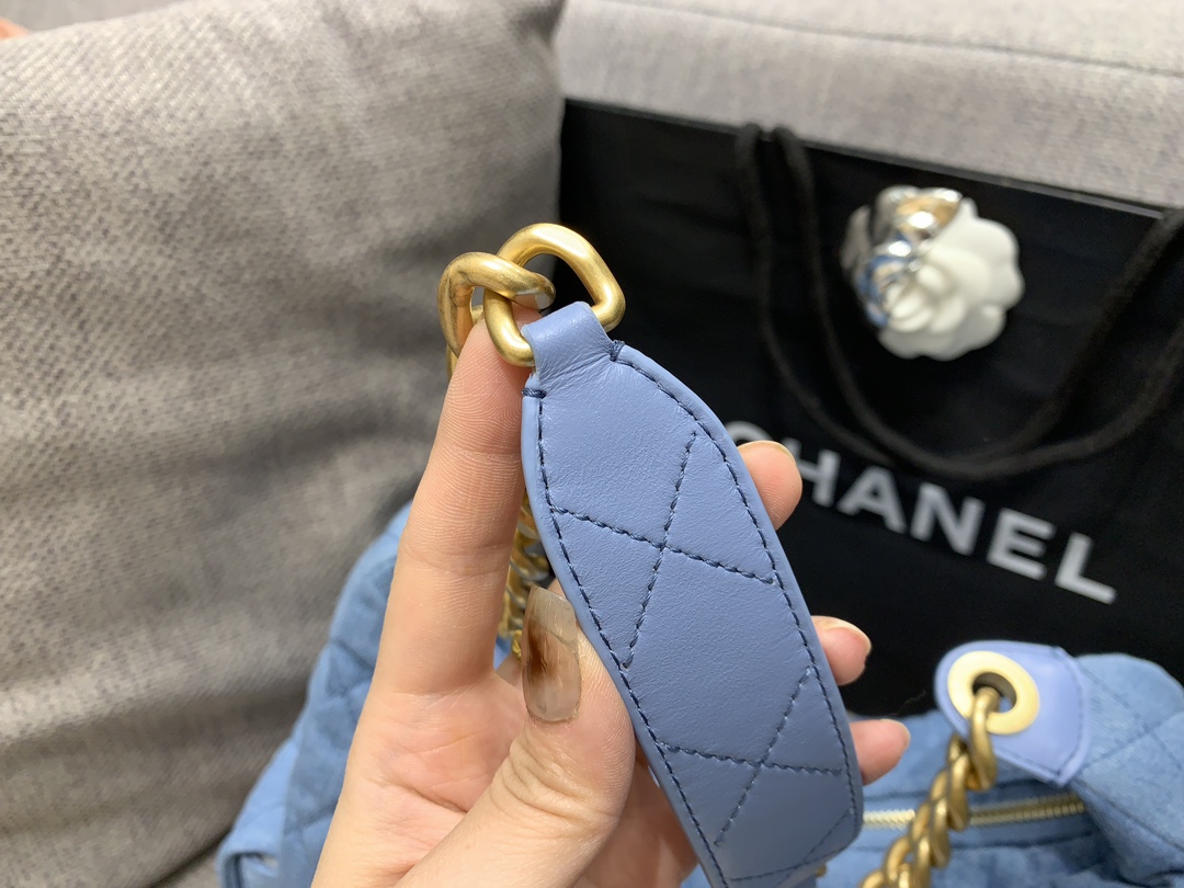 Chanel-2025-Denim Inspired Hobo Bag