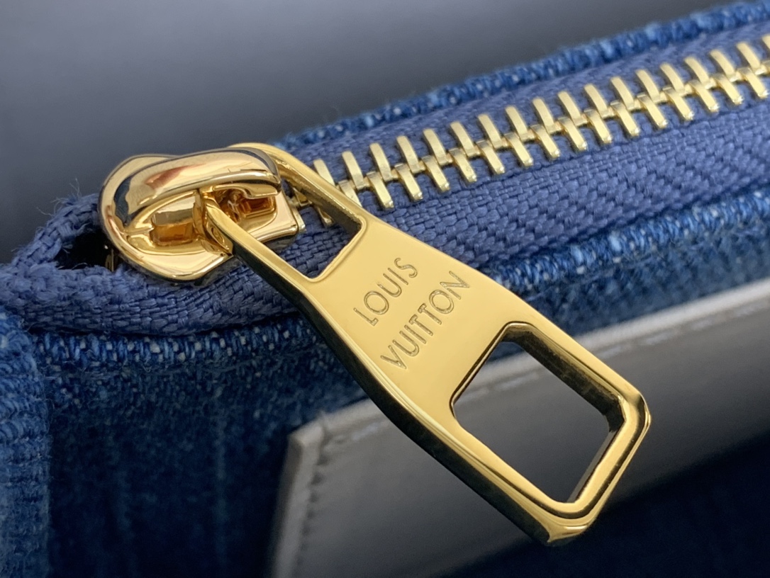 LV M12947 New Capucines Mini