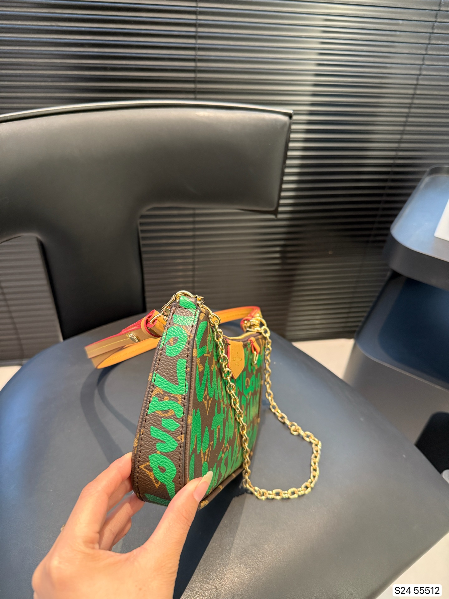 LV-2001 Stephen Sprouse Monogram Graffiti Pochette Accessoires shoulder bag