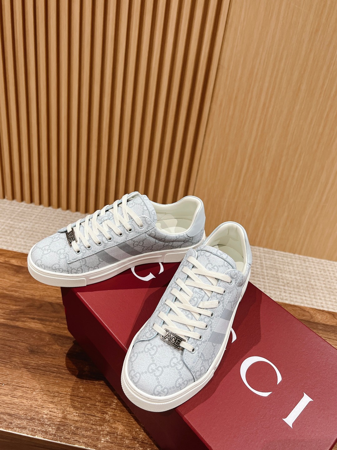 𝙂𝙪𝙘𝙘𝙞 𝘼𝙘𝙚# light gray