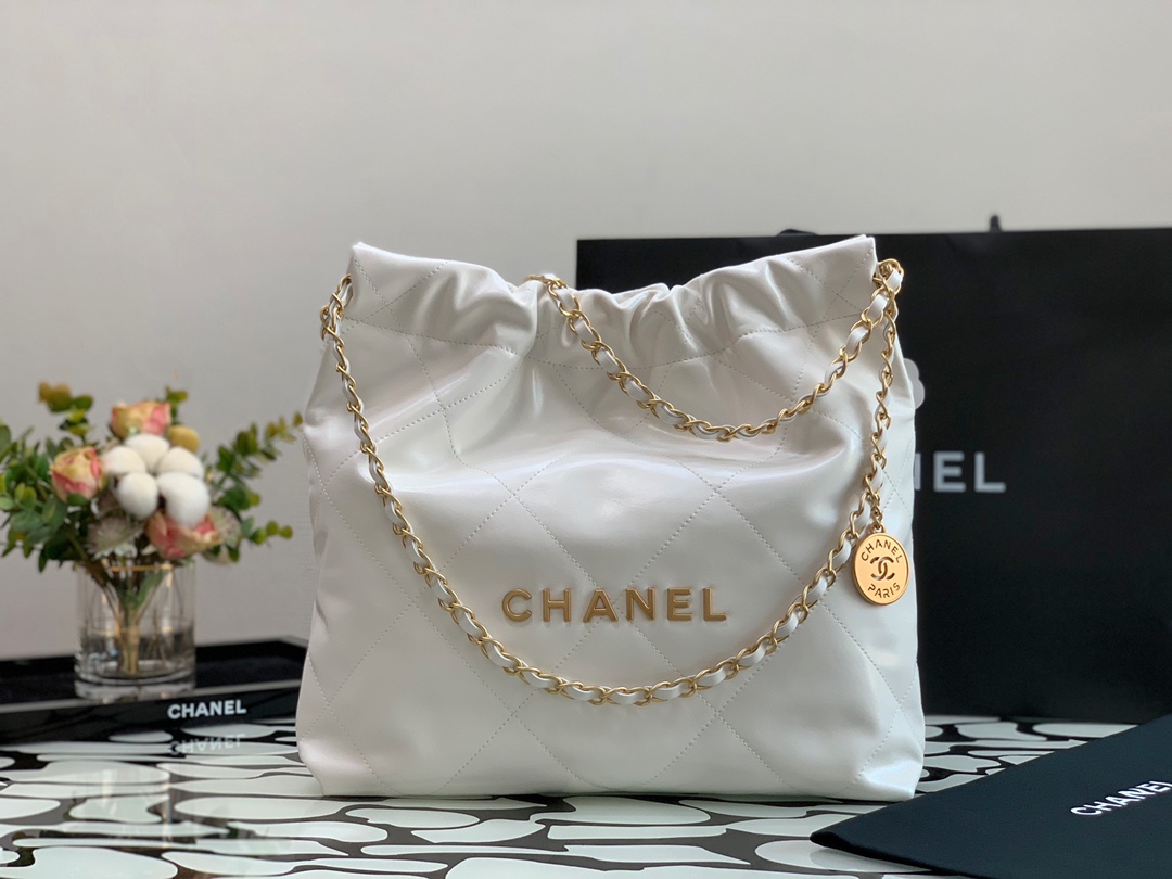 Chanel-22Bag-White-39cm