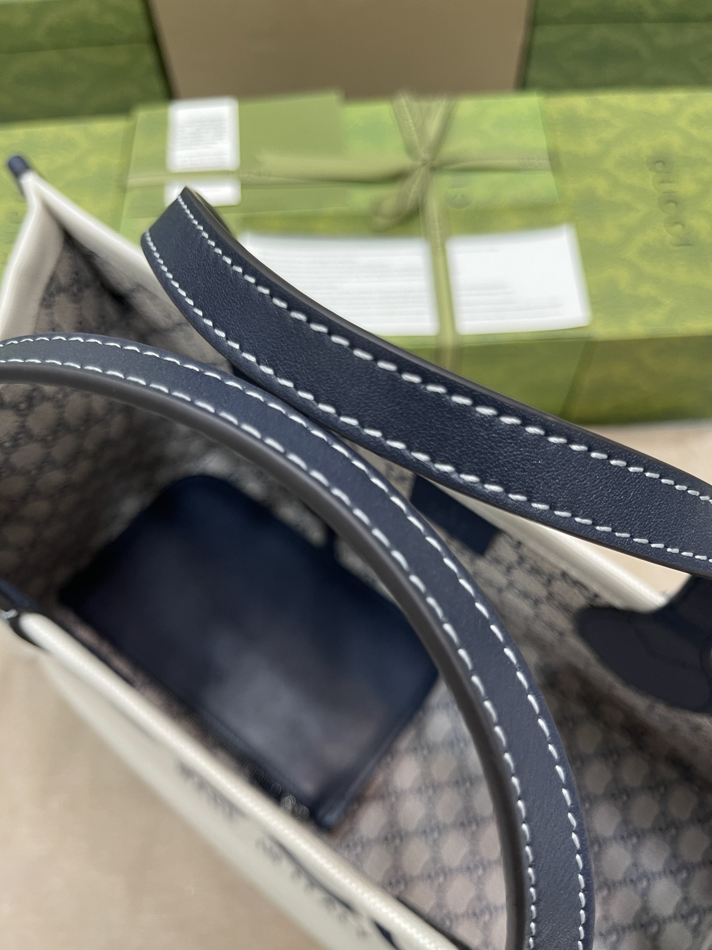 Gucci White Bag (Special Promotion)