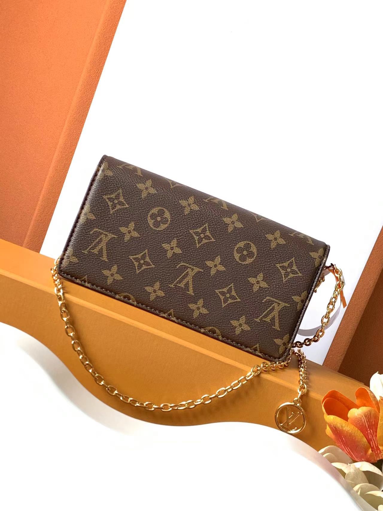 Louis Vuitton Wallet On Chain Lily M82509