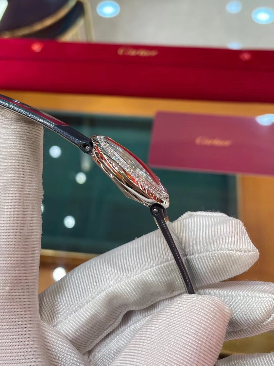 Cartier Confession balloon