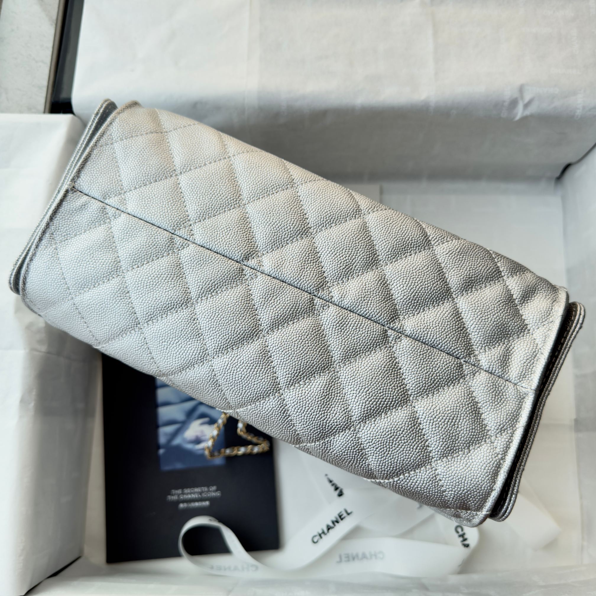 Chanel-25C Caviar Leather Hobo Bag -sliver
