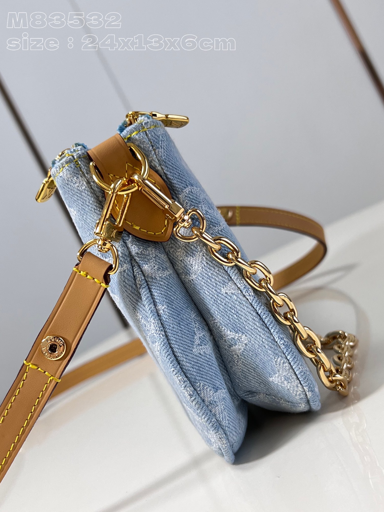 Louis Vuitton M83532 Liv Pochette Sky Blue