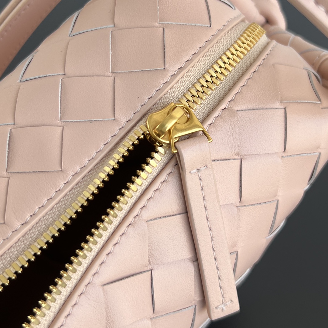 Bottega Veneta New Classic Loop Bag