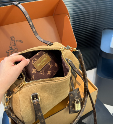 LOUIS VUITTON M26358 Express MM