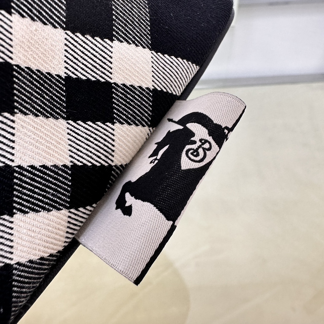 Burberry-Check Drawstring Pouch​