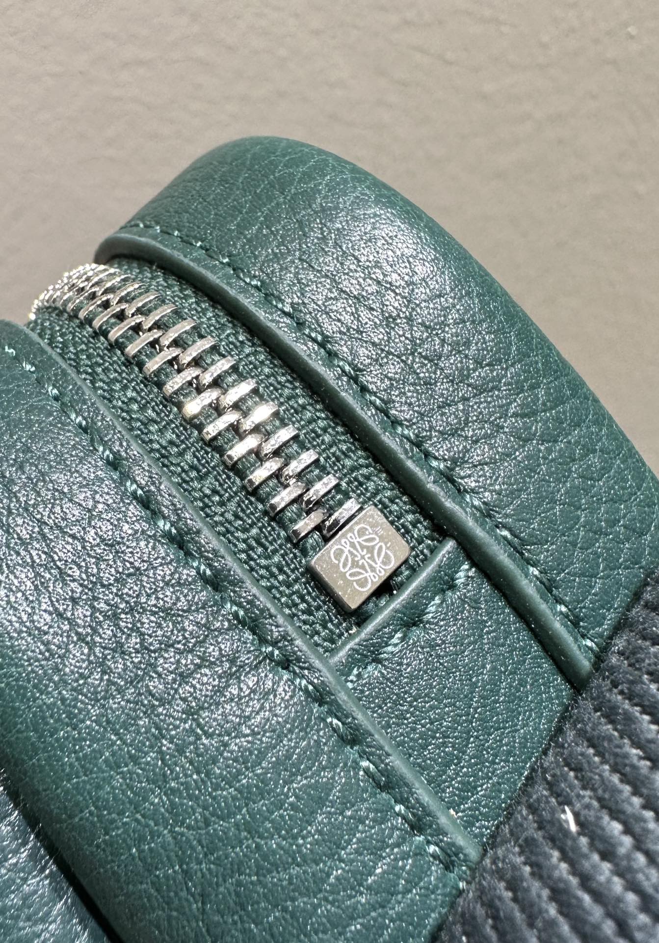 LOEWE Pebble XS Full-Grain Leather Messenger Bag