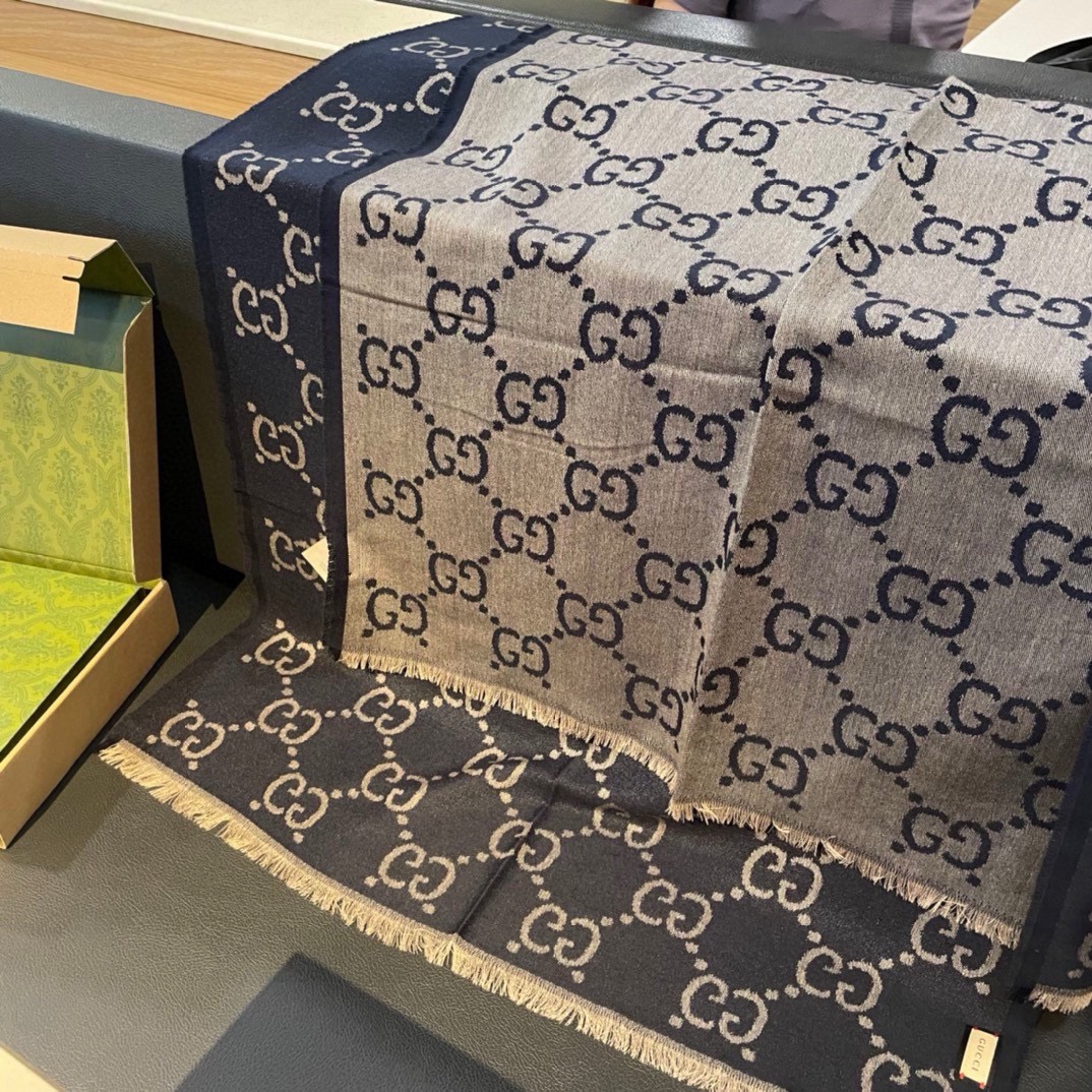 The latest exclusive custom G aging double-sided men's and women's scarves