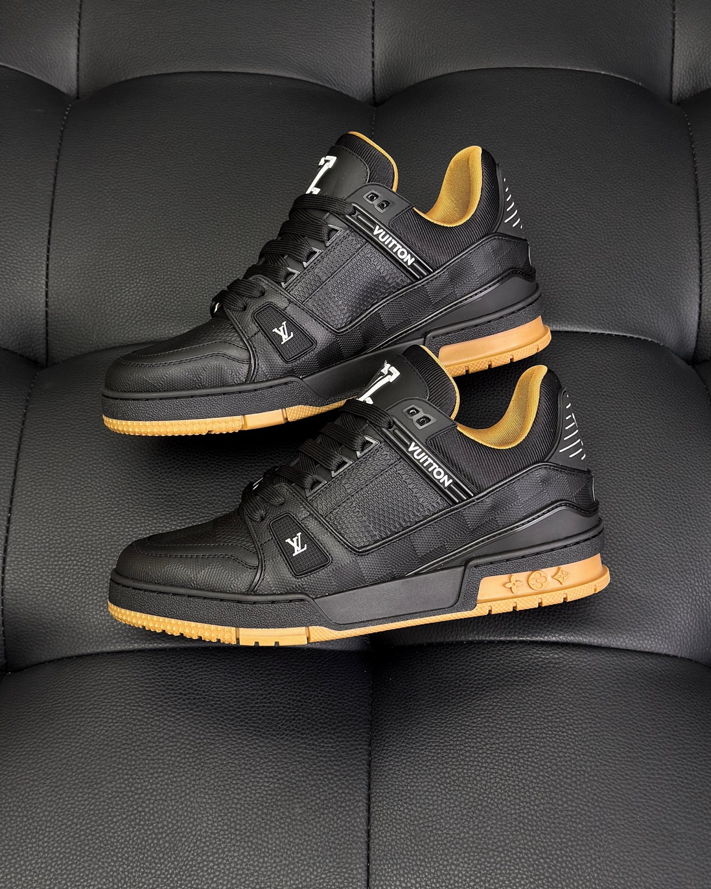 LOUIS VUITTON 1AHTSQ LV Trainer Sneaker