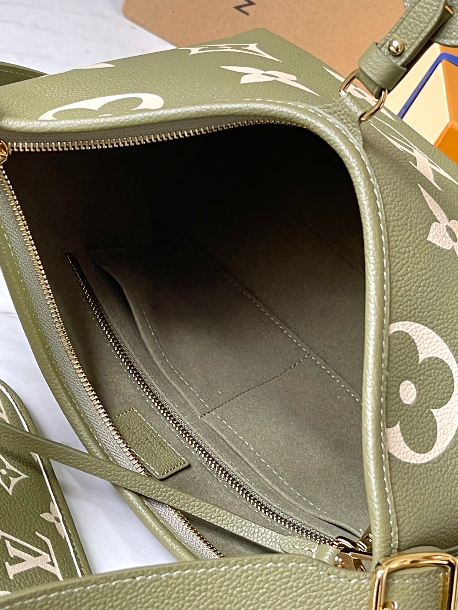 Louis Vuitton M46672 CarryAll PM Light Khaki/Cream