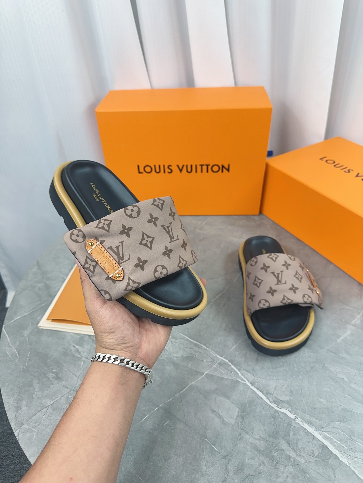 LV Pool Pillow Flat Comfort Mule