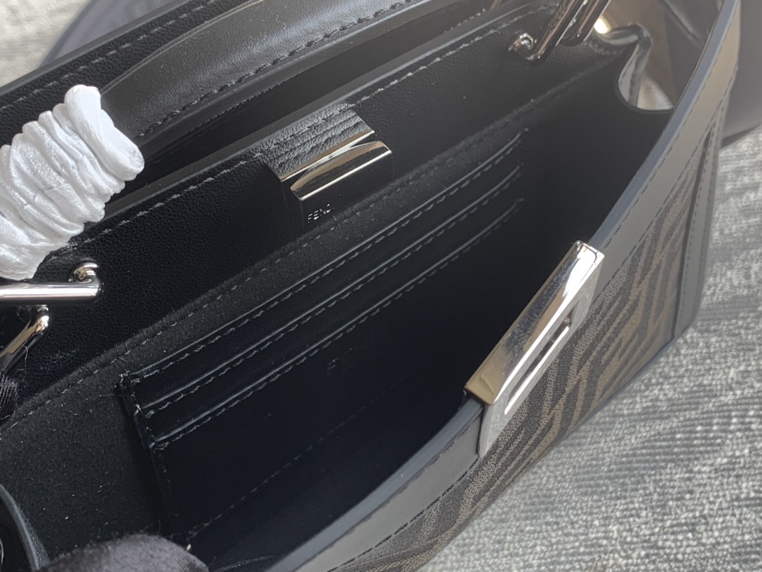 Peekaboo ISeeU XCross Handbag