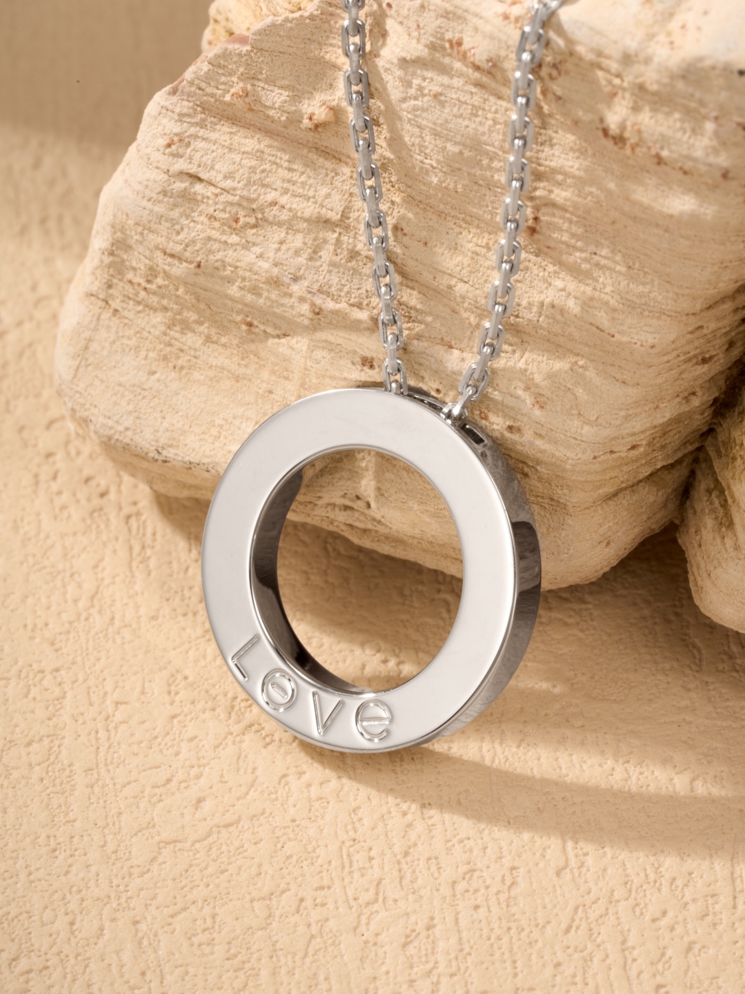 【Cartier】LOVE Three-Diamond Necklace