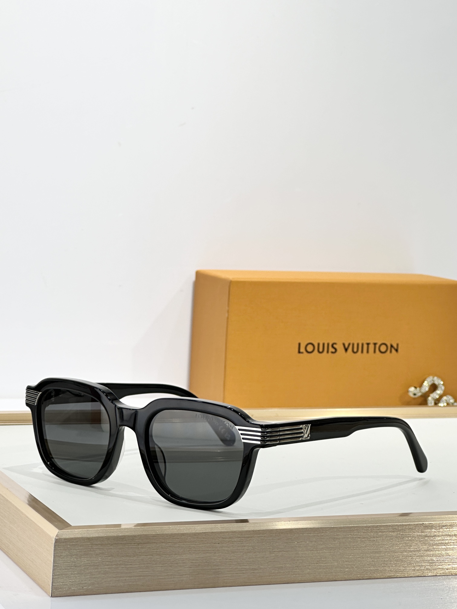 Louis Vuitton LV Slide Square-Round Sunglasses Z2889U