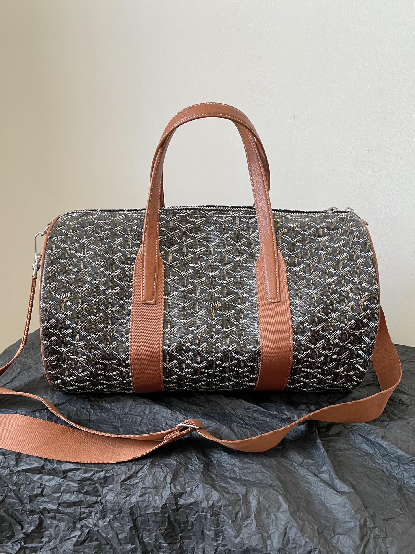 Goyard Barrel 40 – Black & Brown