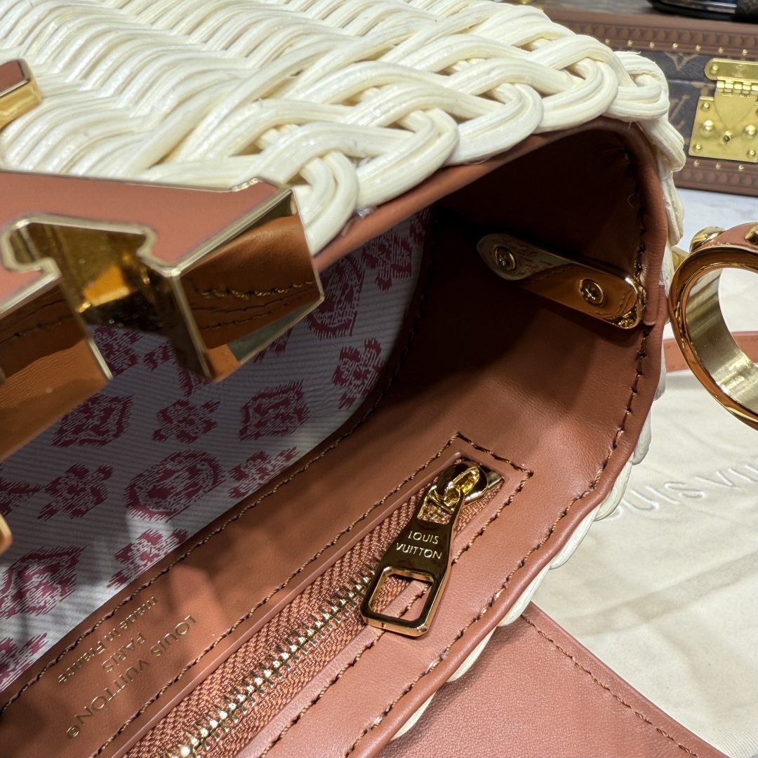 LV Capucines Mini M26003