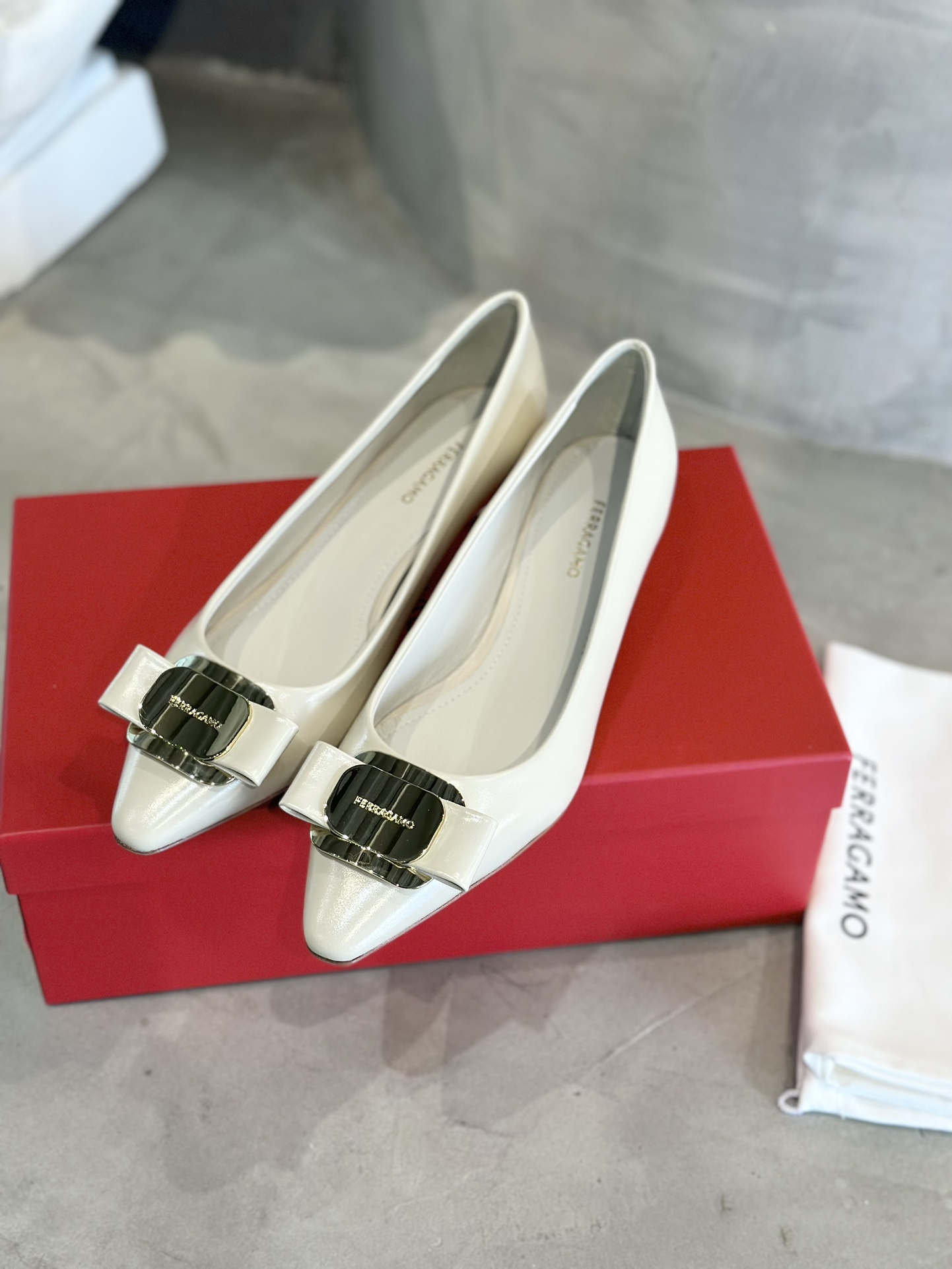 Bow Pointed-toe Low Heel Shoes