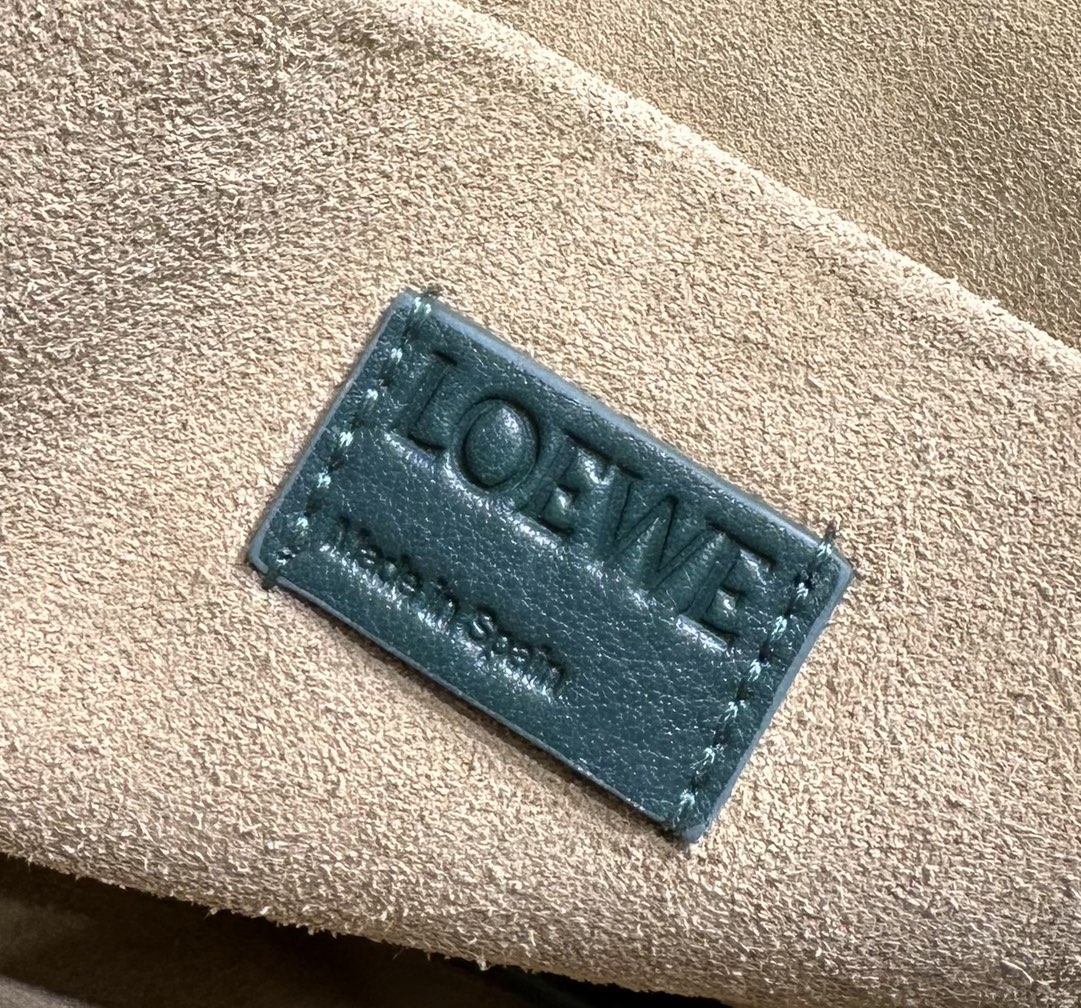 LOEWE Pebble XS Full-Grain Leather Messenger Bag