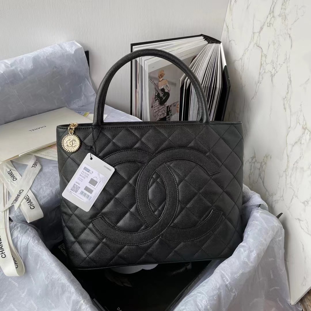 chanel Hilton bag-Black