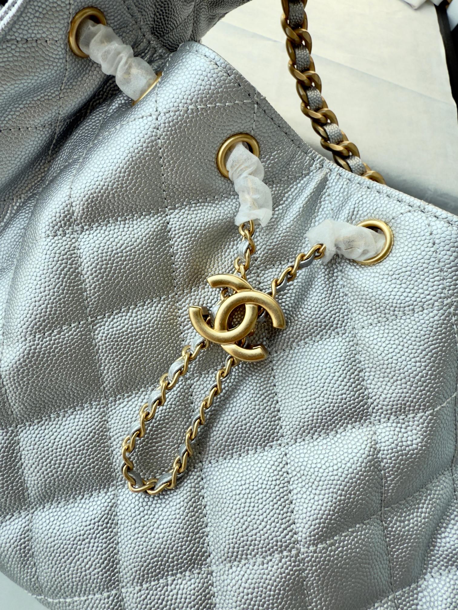 Chanel-25C Caviar Leather Hobo Bag -sliver