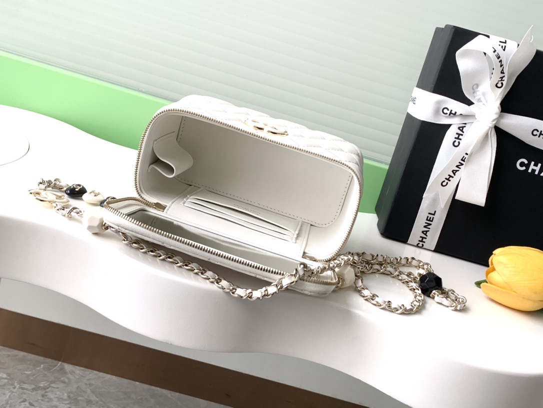 chanle Love makeup small lipstick box