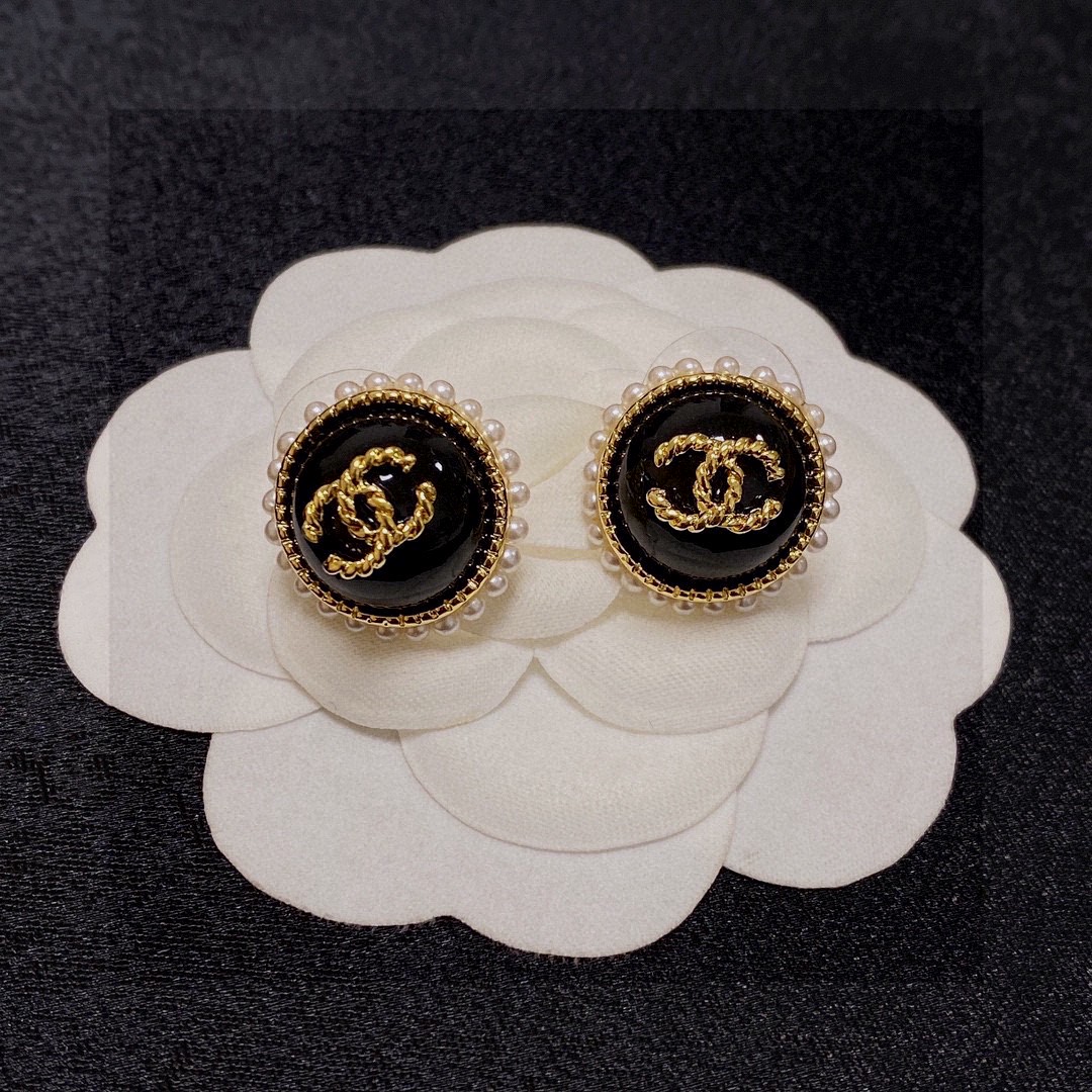New Chanel Pearl Stud Earrings