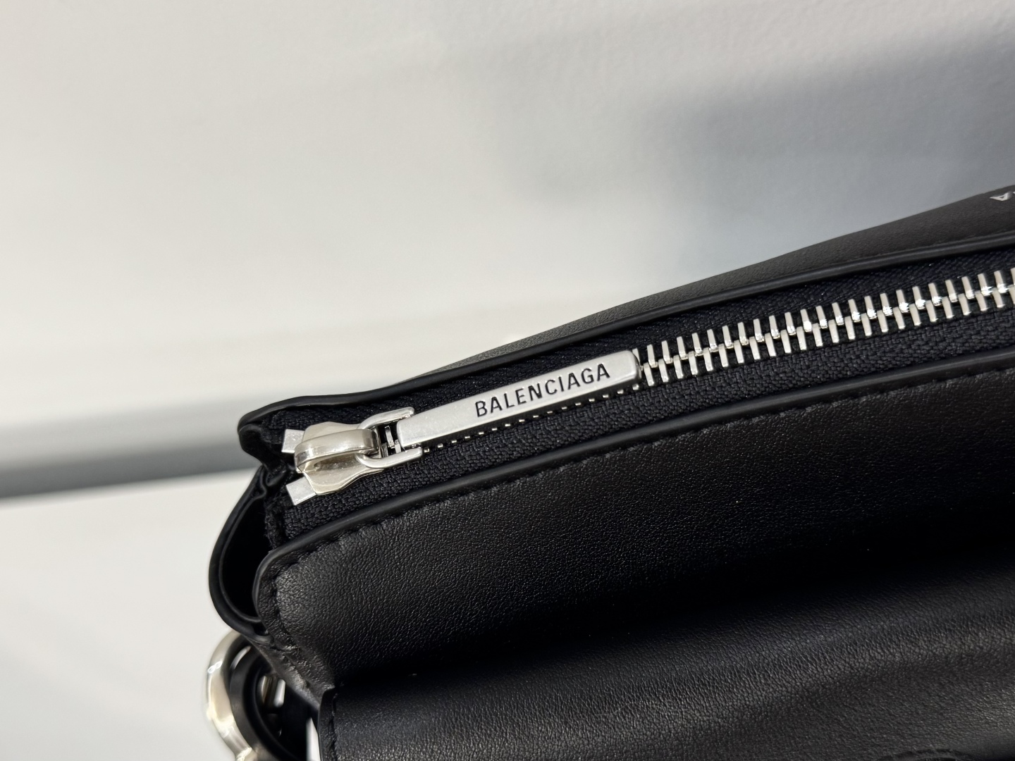 BALENCIAGA Men's Bel Air Zipped Messenger Bag Small in Black