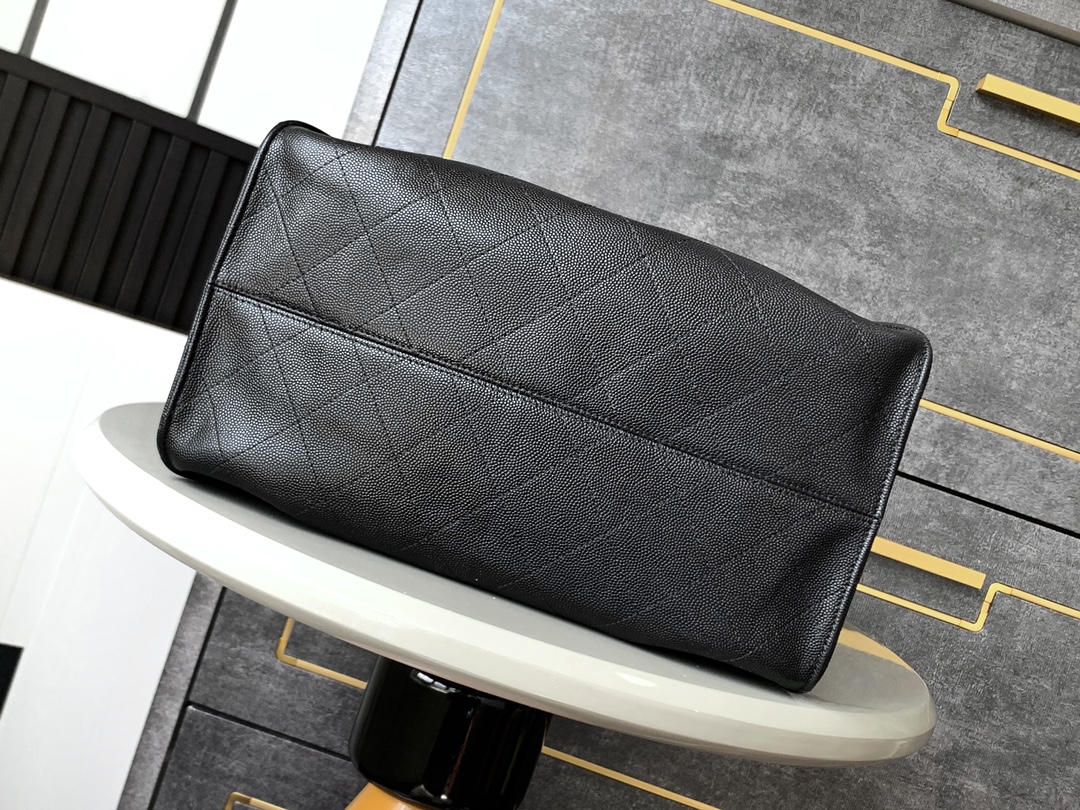 CHANEL 25A Bucket drawstring bag