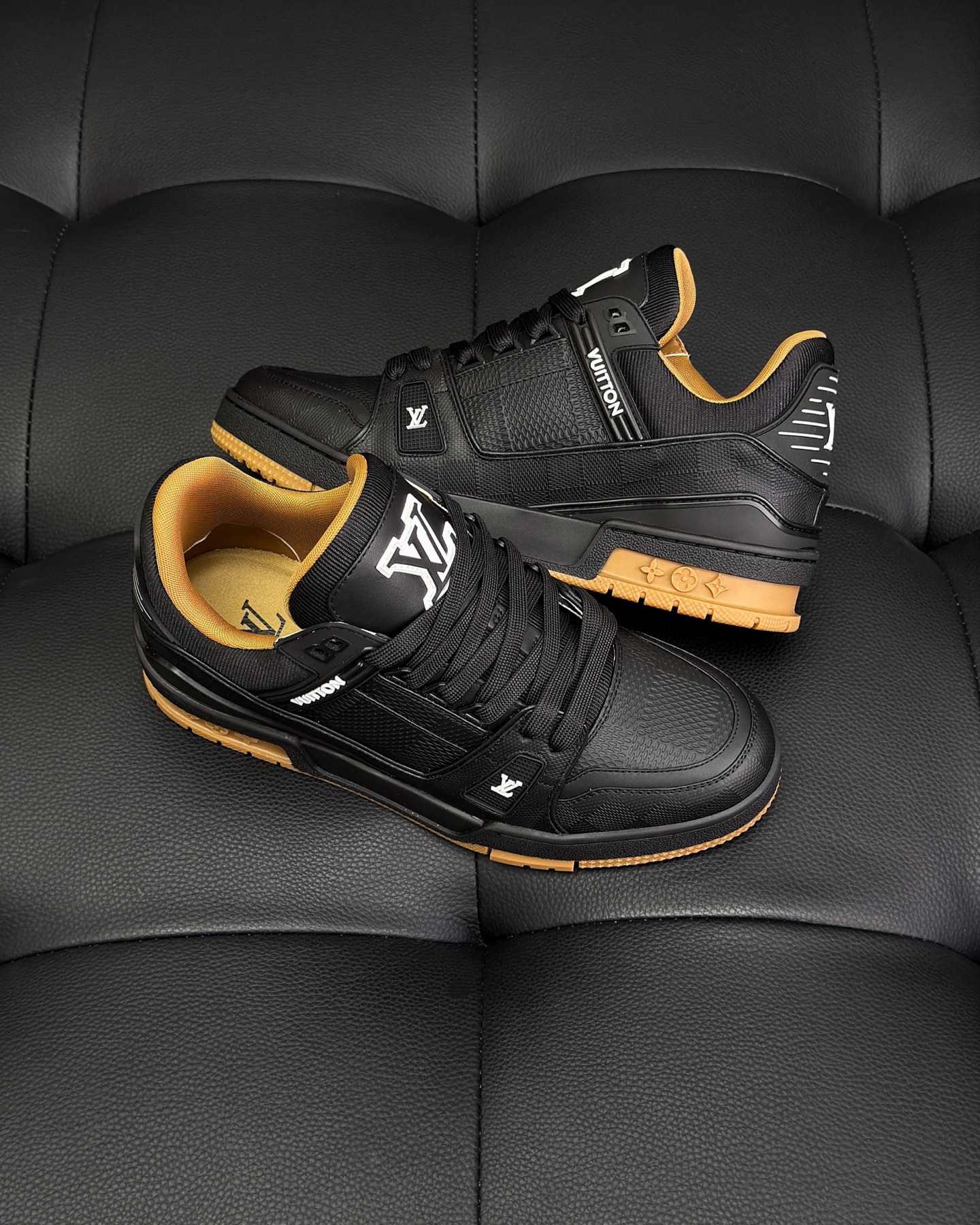 LOUIS VUITTON 1AHTSQ LV Trainer Sneaker