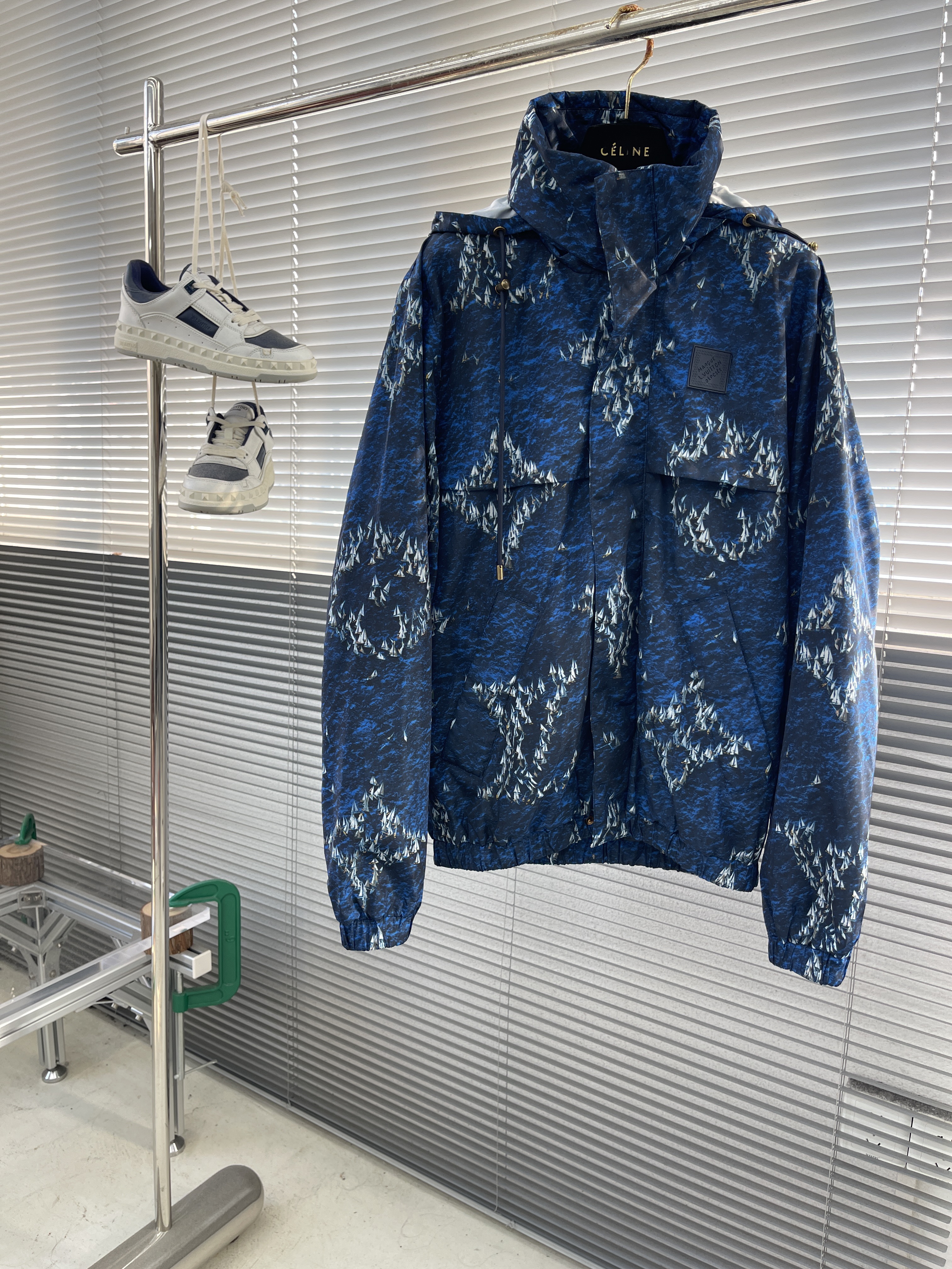 LV 1AHV32 Printed Monogram Windbreaker