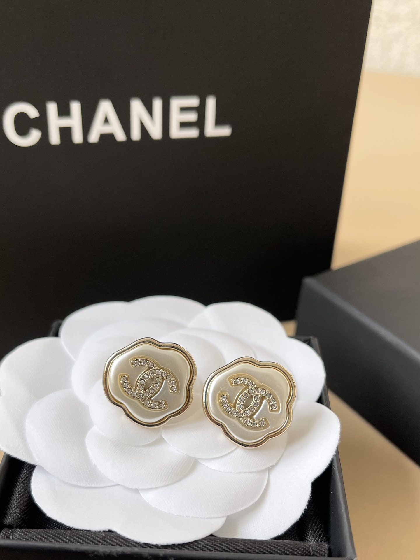 Chanel New 25A Cloud Stud Earrings