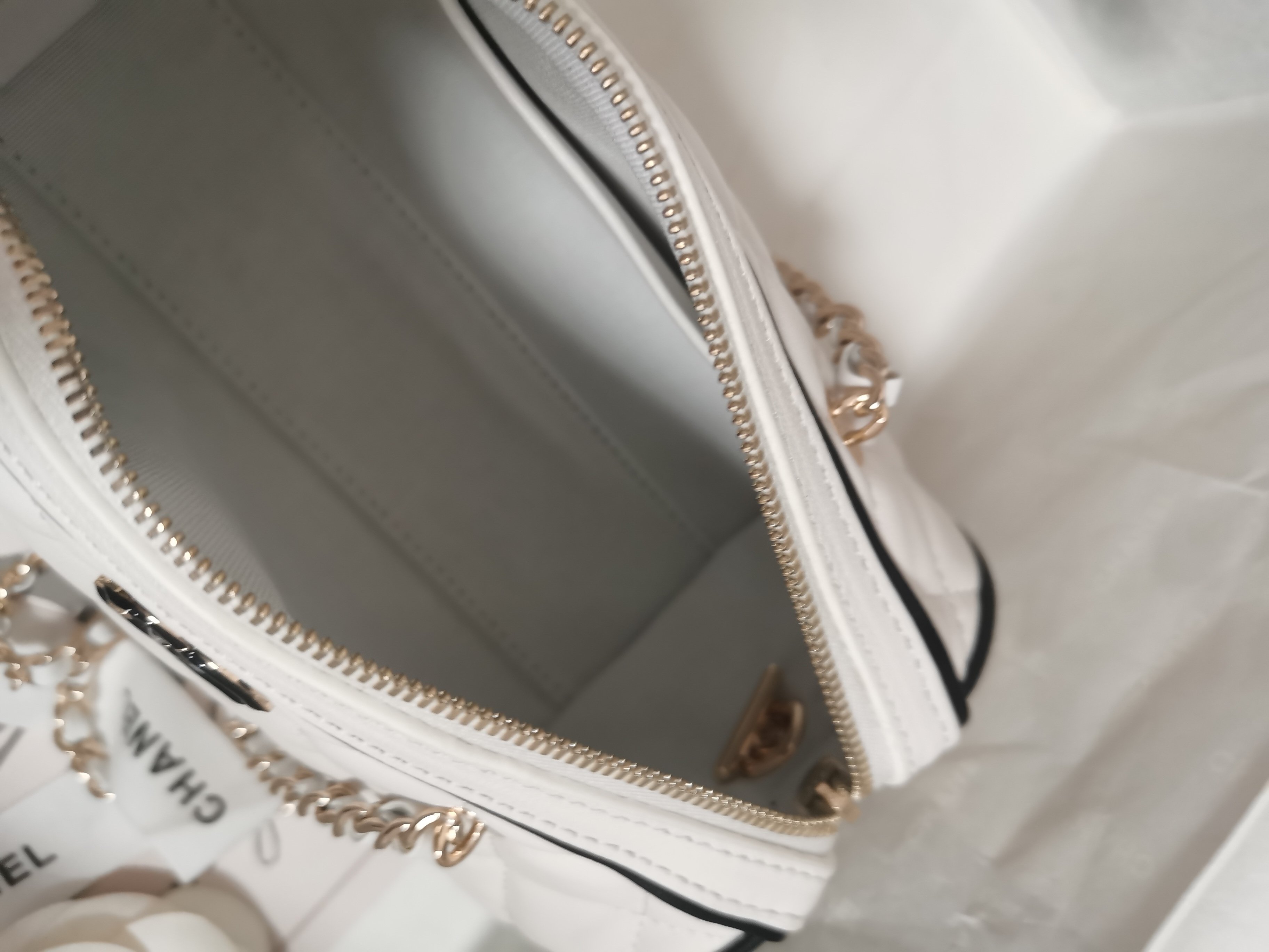 Chanel Classic WhiteChanel Classic White Quilted Bag