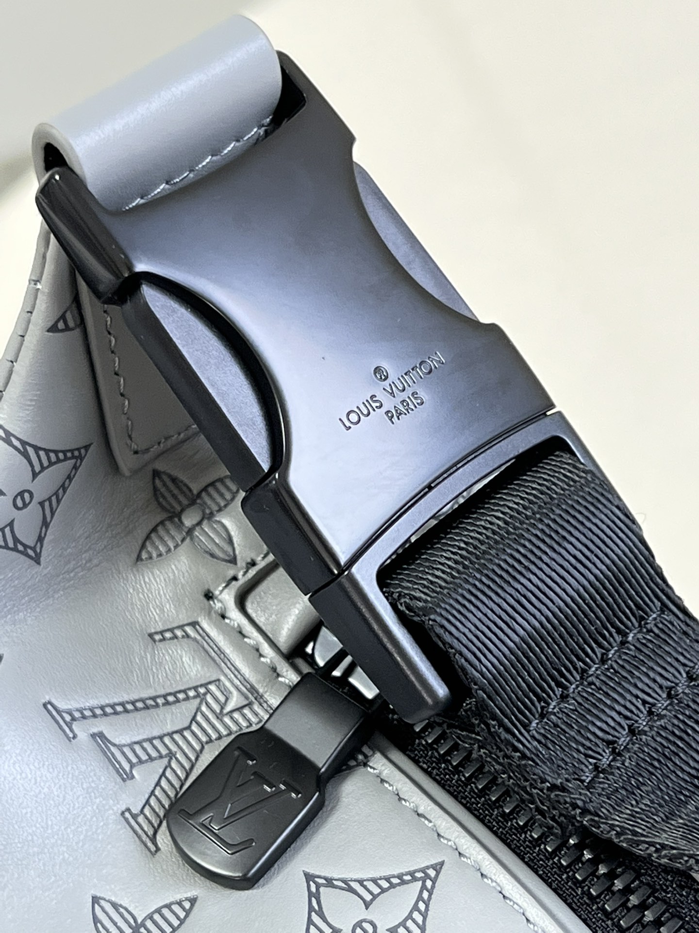 Louis Vuitton Anthracite gray M46108 Discovery Bumbag